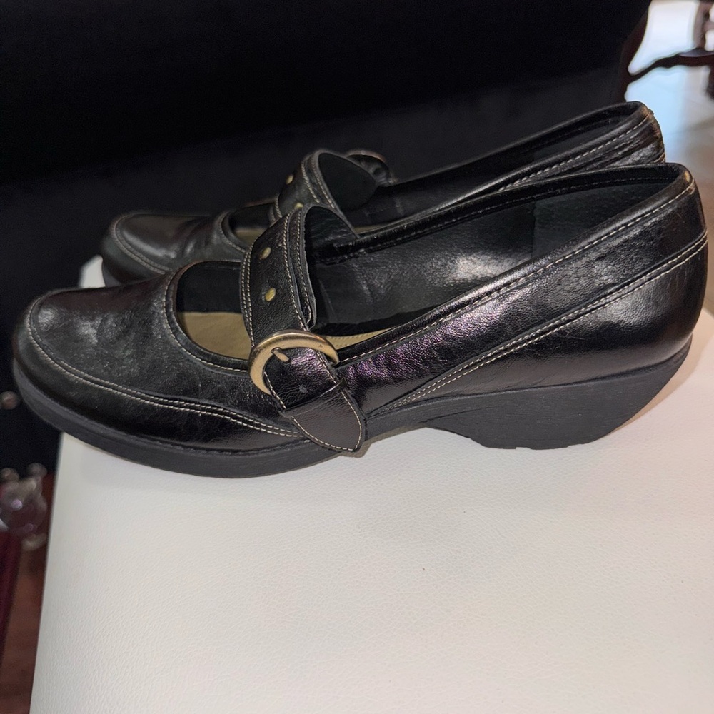 AEROSOLES Black Leather Mary Jane shoes with Buckle Detail size 8.5 - Picture 2 of 5